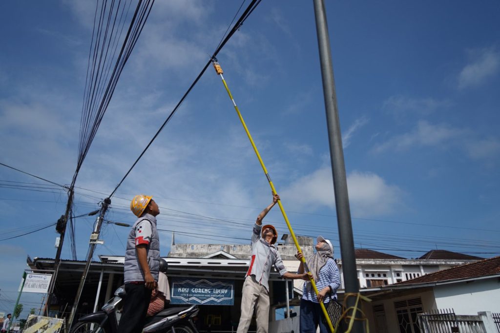 Pemkab OKI Rutin Tertibkan Kabel Udara, Provider Nakal Masih Berulah